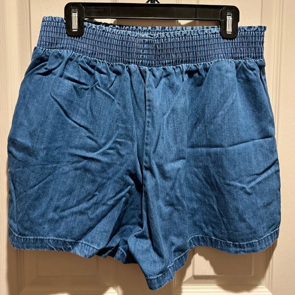 Universal Thread High Rise Shorts, Size Large - Picture 2 of 3